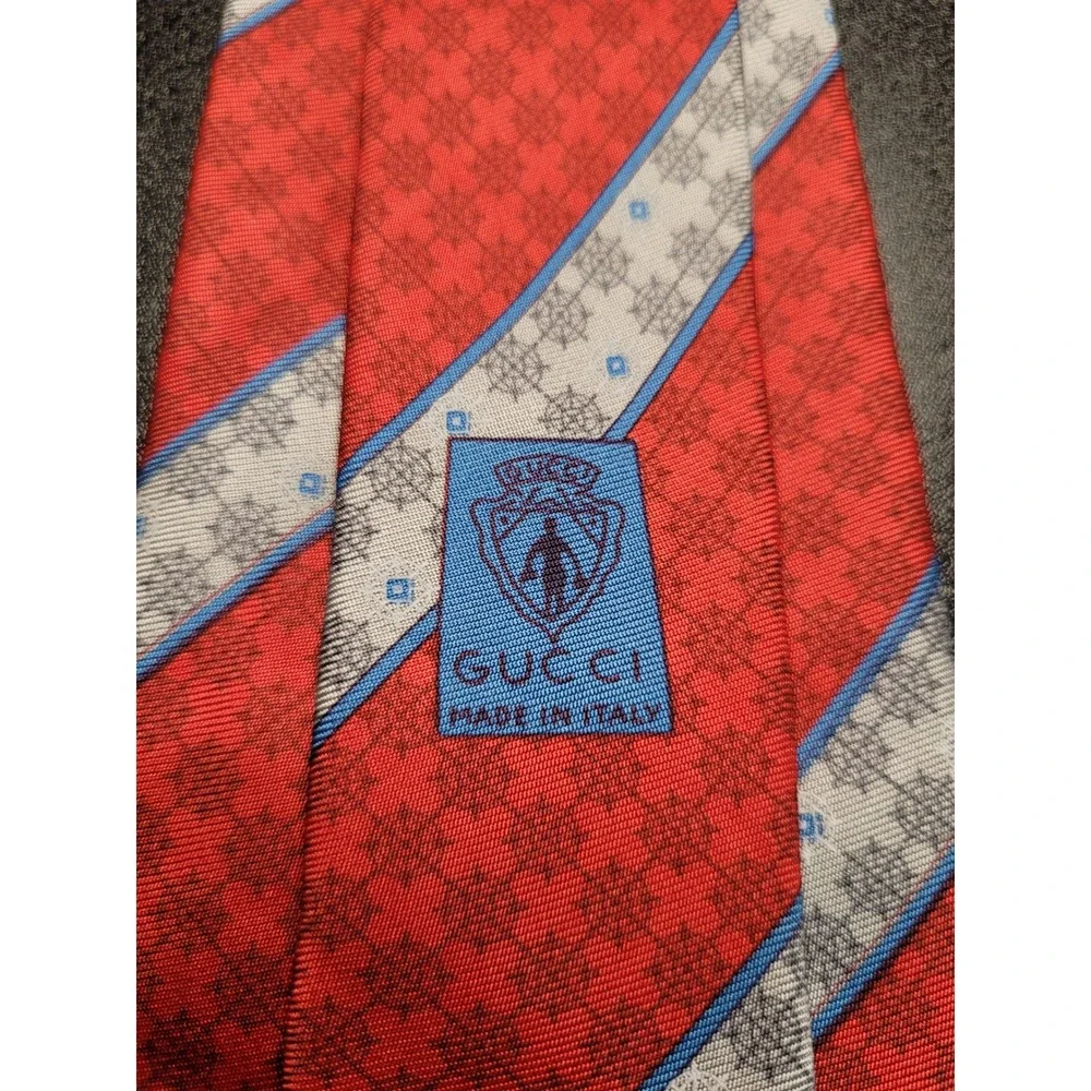 Gucci Men's Necktie Red Striped Silk 3.75